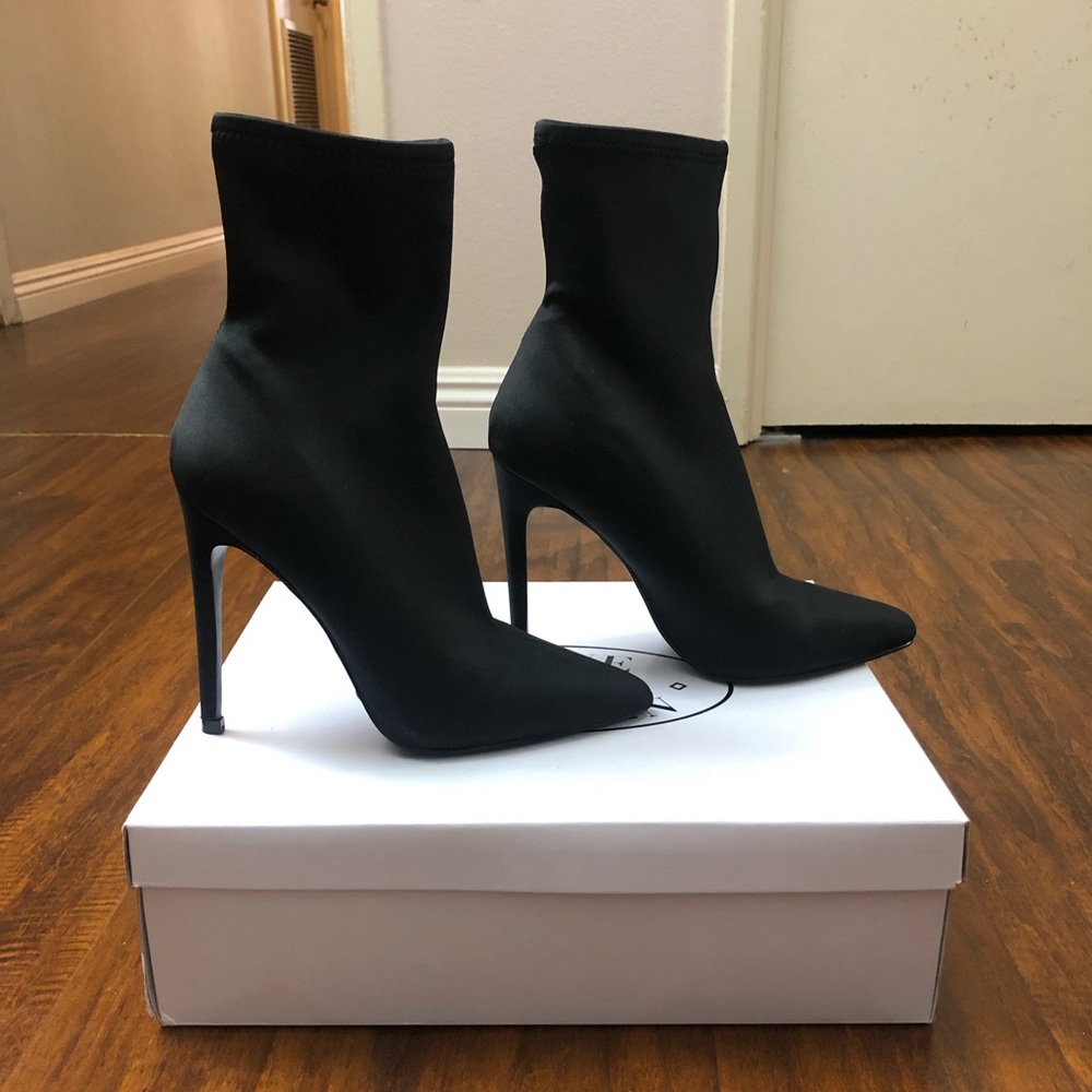 Steve Madden Lovely heel boot. New, never worn.